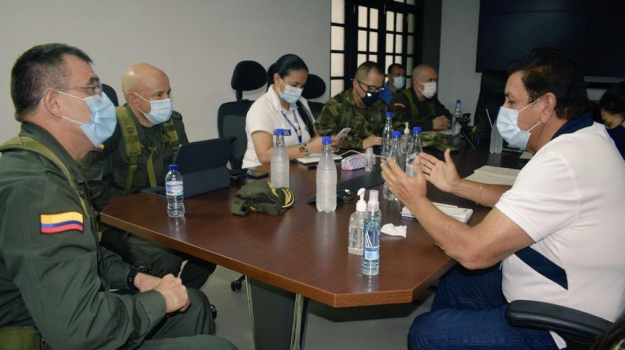 El director de la Policía, mayor general Jorge Luis Vargas, se reunió con el Gobernador de Caquetá, Arnulfo Gasca.