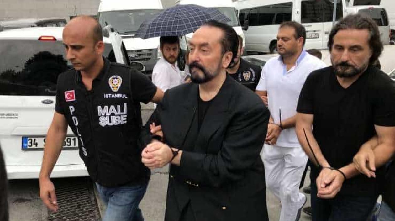 Adnan Oktar, líder de una secta islamista.