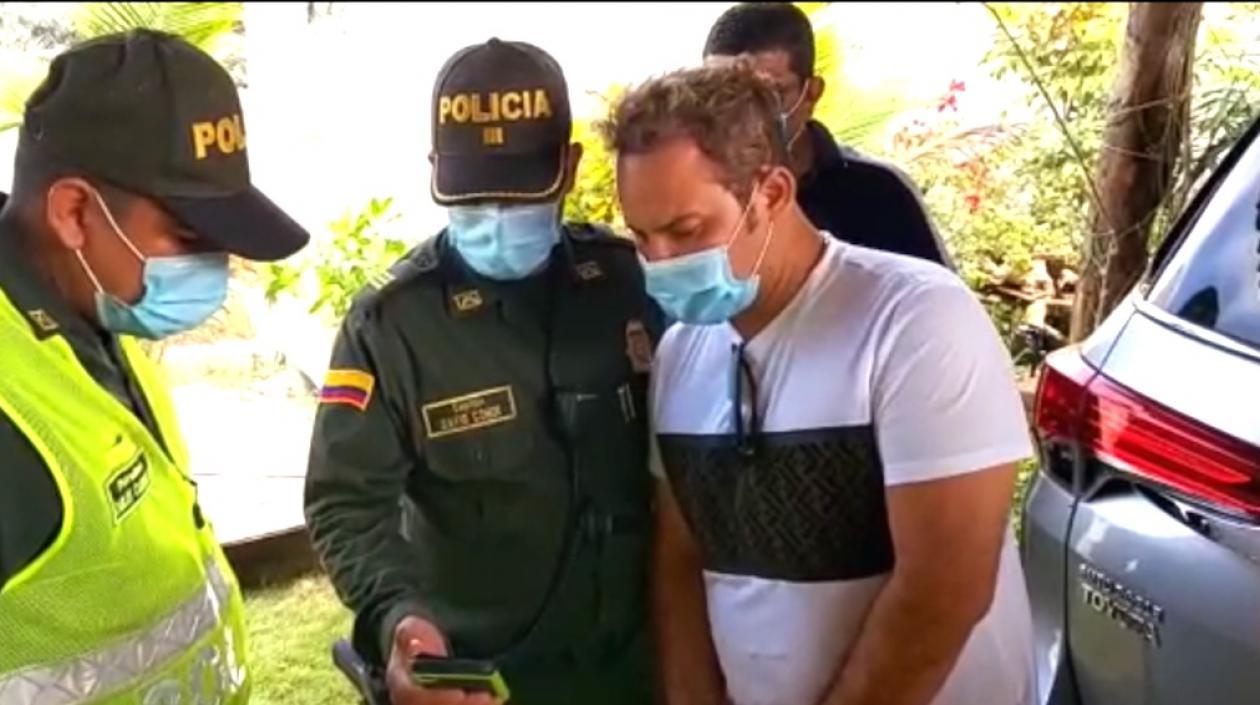 Imposición del comparendo al médico Marcos Petro.