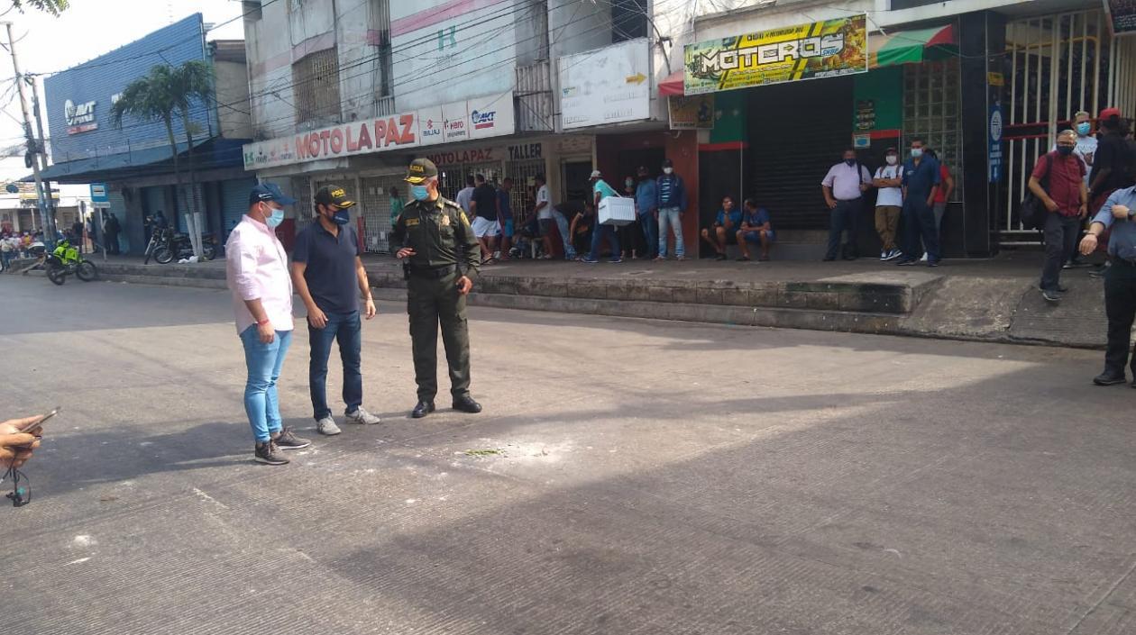 Autoridades en el lugar de los hechos.