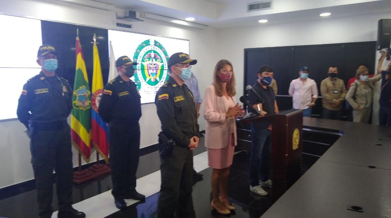 Rueda de prensa con la asistencia de la Vicepresidenta