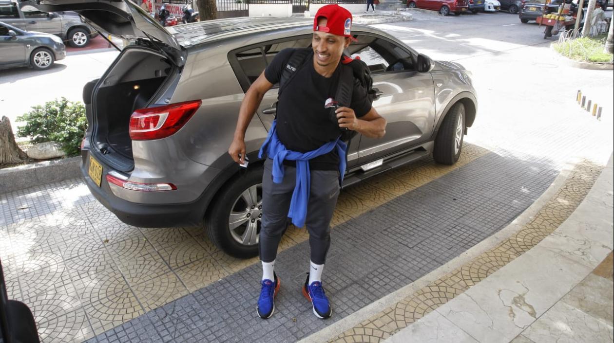 Adris De León, jugador dominicano, a su llegada a Barranquilla. 