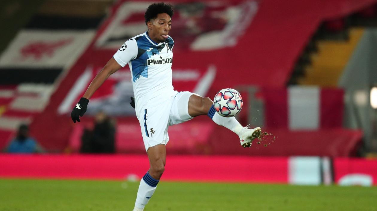 El lateral Johan Mojica.