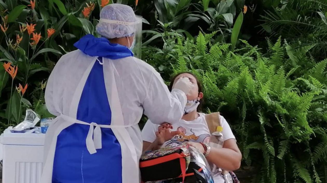 Este sábado en 10 puntos de la ciudad tomas para detectar el Covid-19.