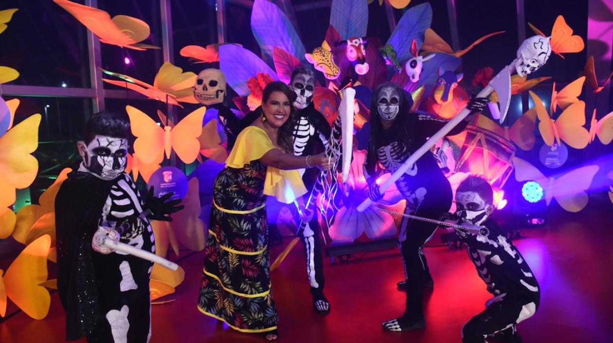 La Secretaria de Cultura, Diana Acosta, acompañando a los hacedores.