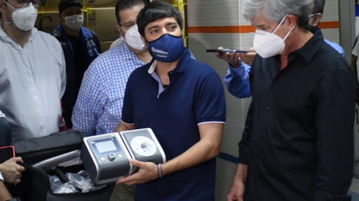 El Alcalde Jaime Pumarejo con el Embajador Jaime Amín.