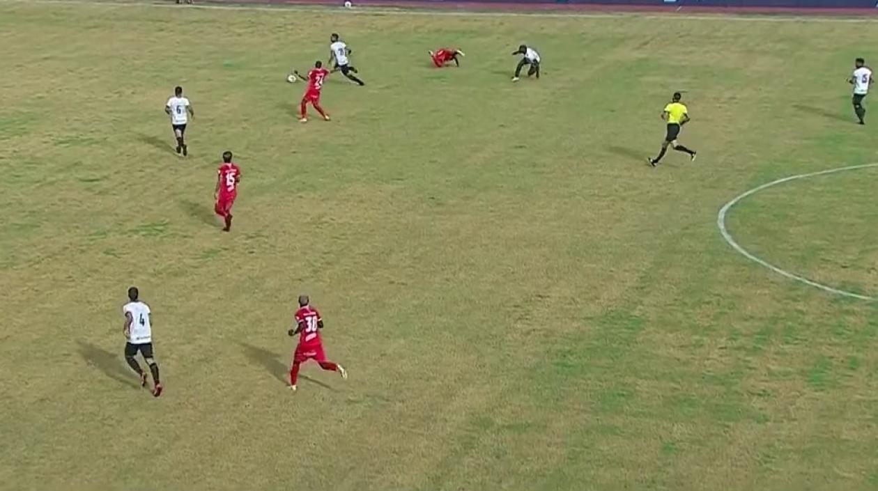 La desmejorada cancha de Palmira. 