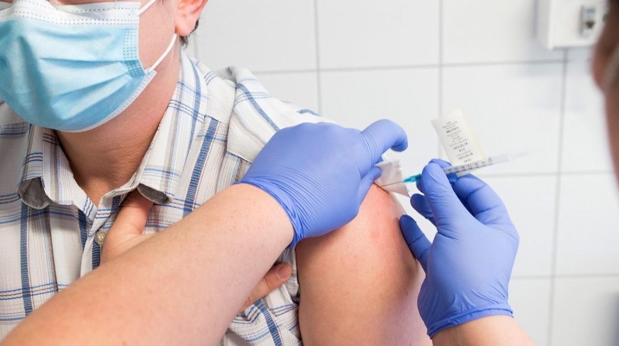 Los colombianos siguen preguntando por la vacuna.