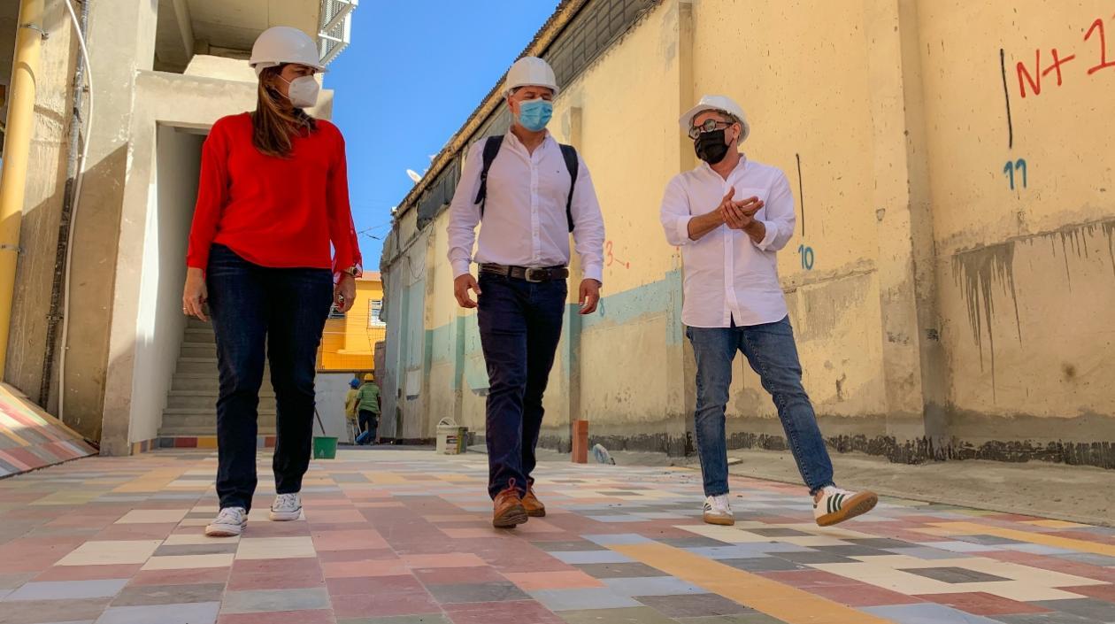 María Teresa Fernández y Viceministro José Ignacio Argote (centro).