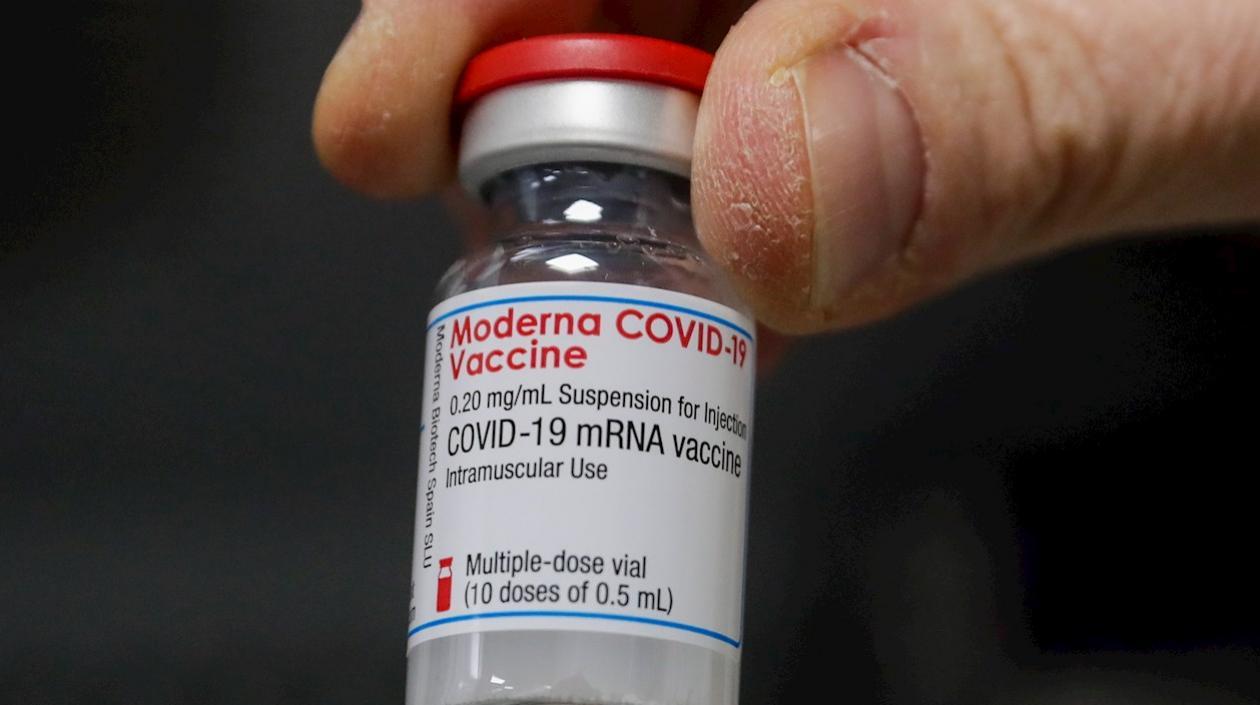 Una dosis de la vacuna contra el Covid-19 producida por la biotecnológica estadounidense Moderna. 