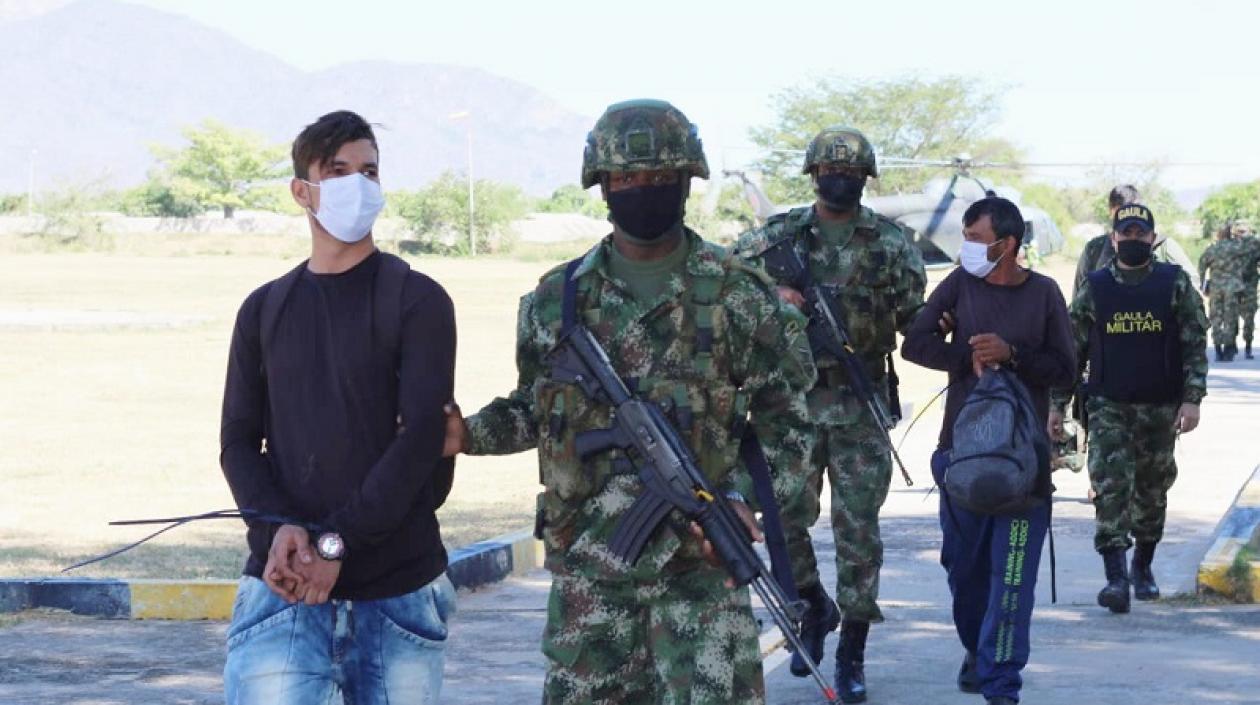 Los presuntos guerrilleros fueron trasladados a Valledupar. 
