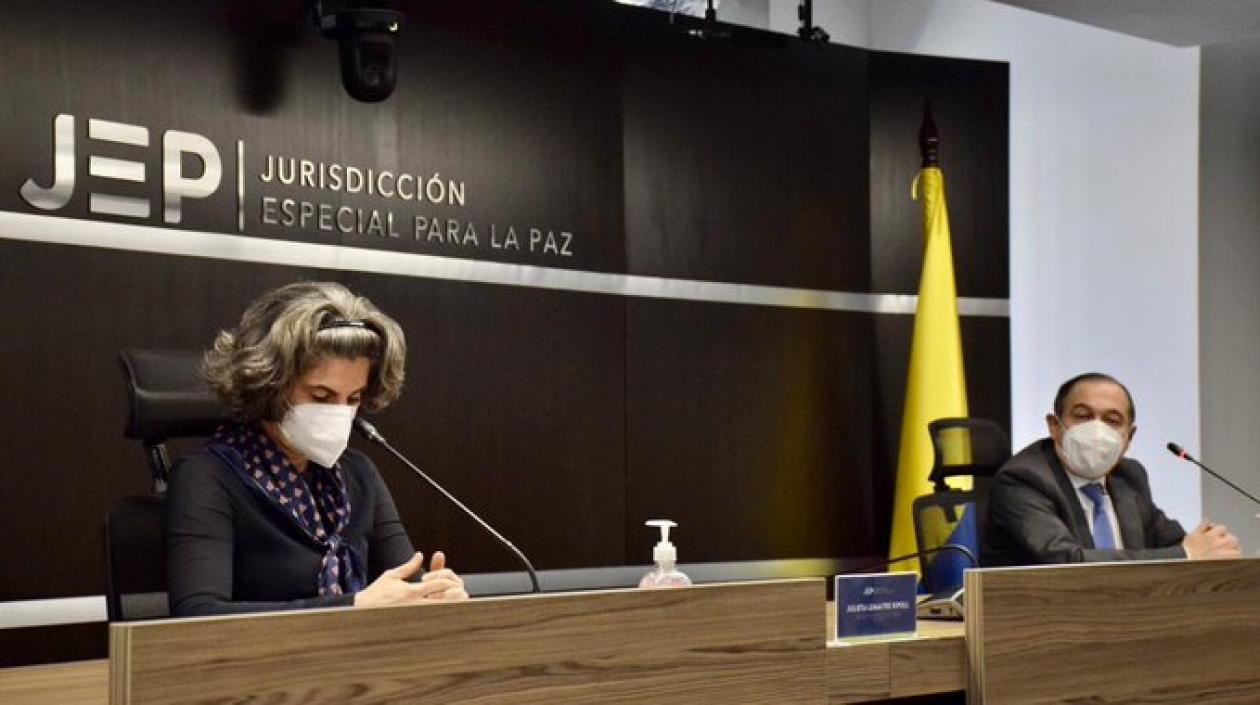 La magistrada Julieta Lemaitre y el presidente de la JEP, magistrado Eduardo Cifuentes.