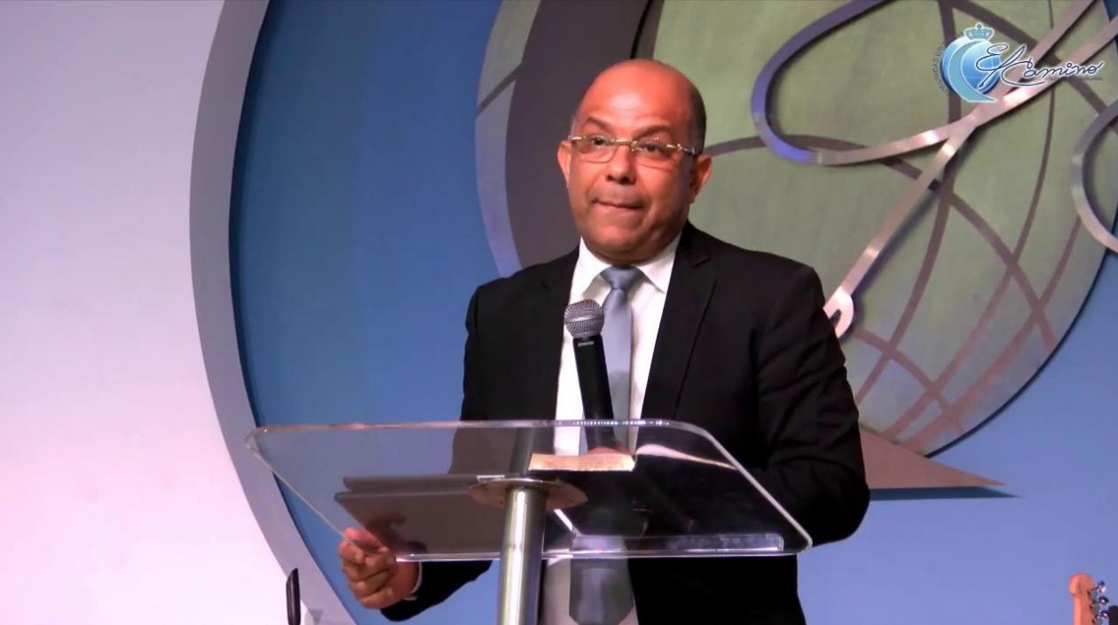 Iván Castro de la Hoz,  pastor.