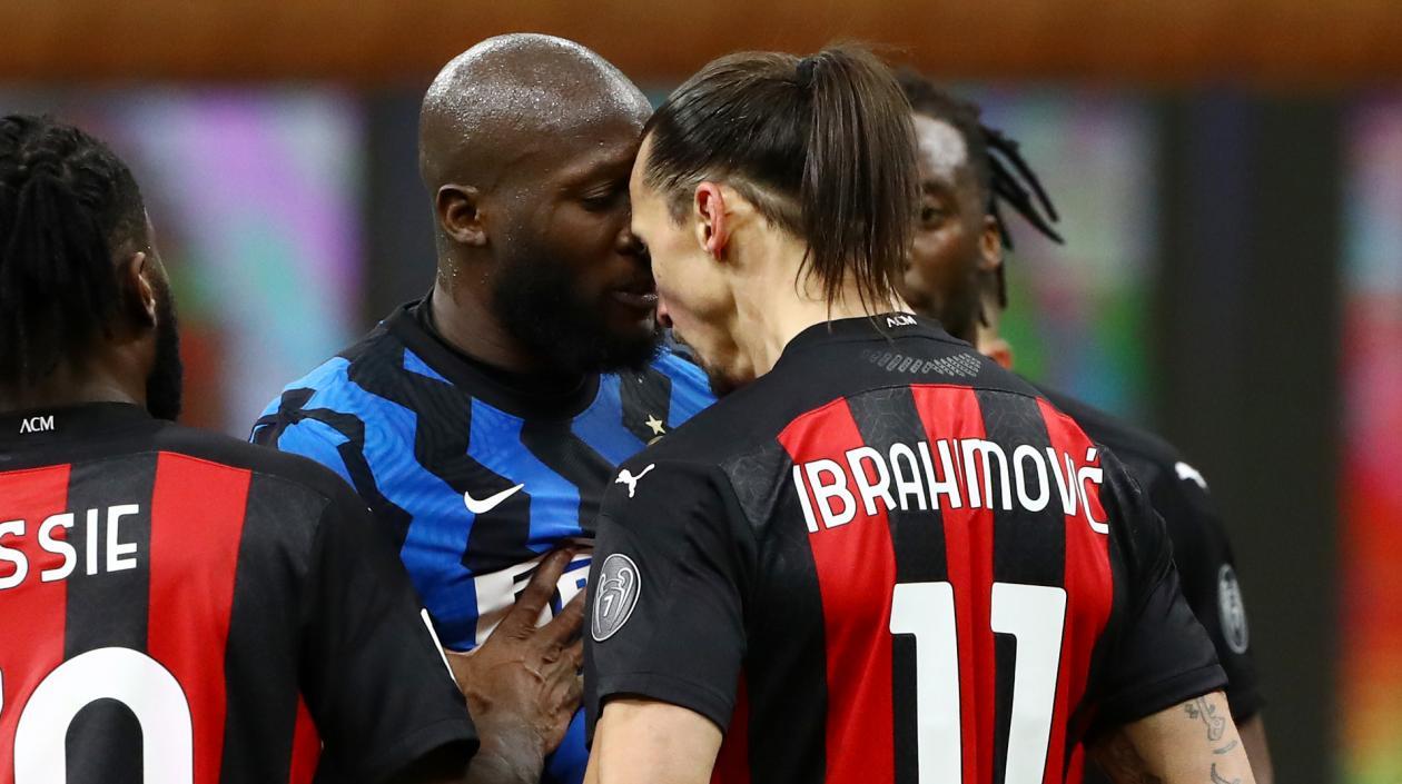 Momentos de la discusión entre Romelu Lukaku y Zlatan Ibrahimovic.