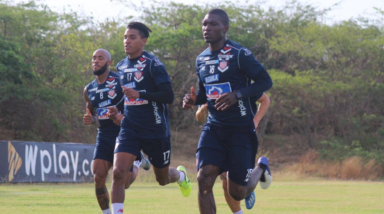 German Mera, Gabriel Fuentes y Freddy Hinestroza durante un entrenamiento. 