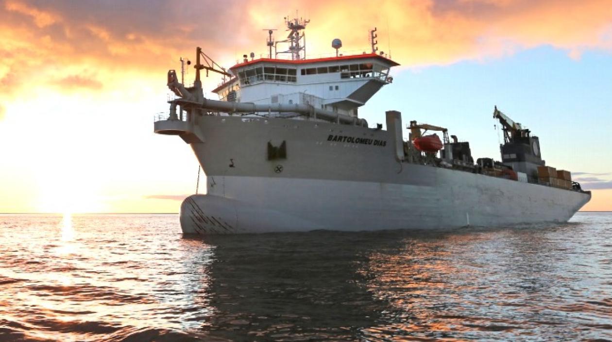 La draga Bartolomeu Dias, dispuesta para el dragado preliminar en el puerto de Barranquilla.