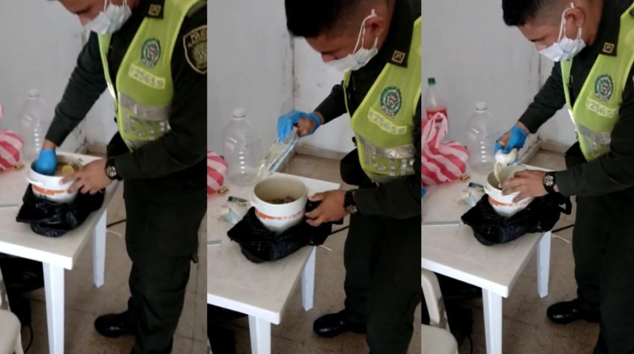 Momento en que sacaban el celular y la droga del balde de sopa. 