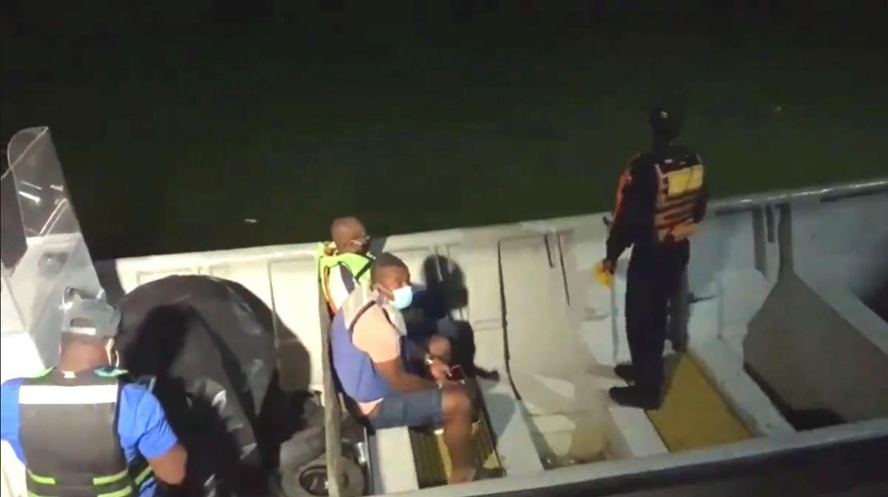 Rescate tras emergencia en el Pacífico.