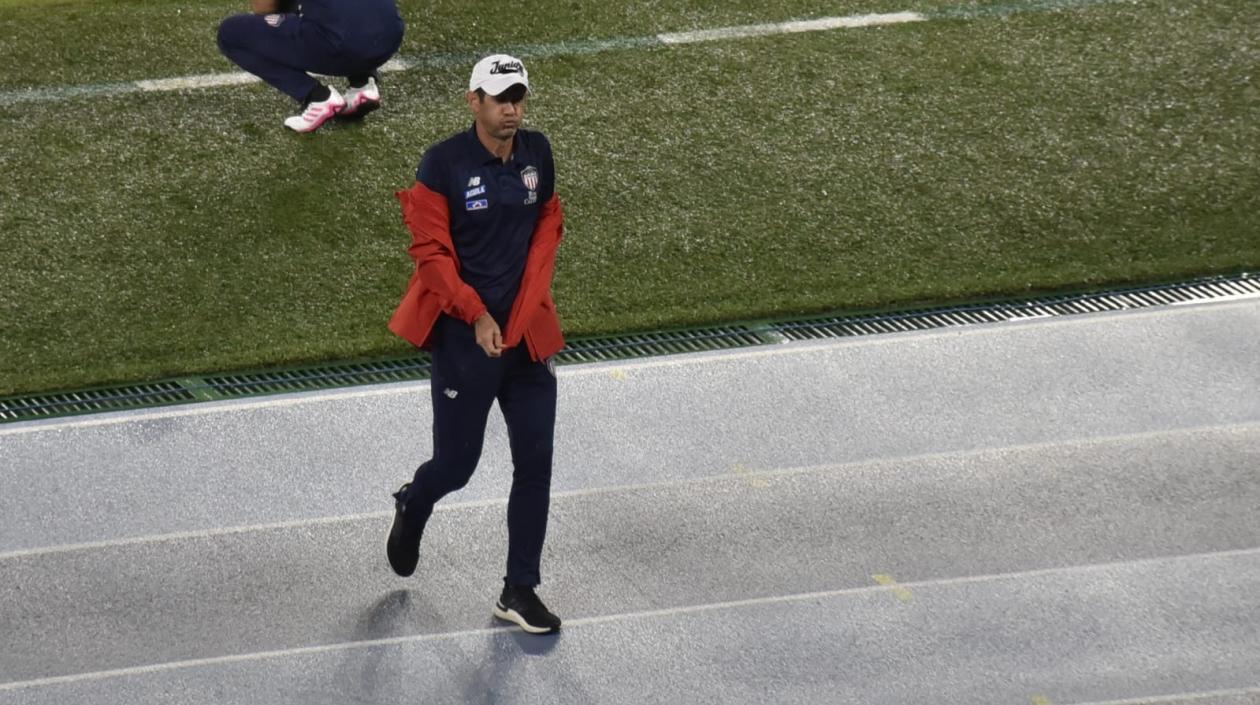 El técnico de Junior, Arturo Reyes.