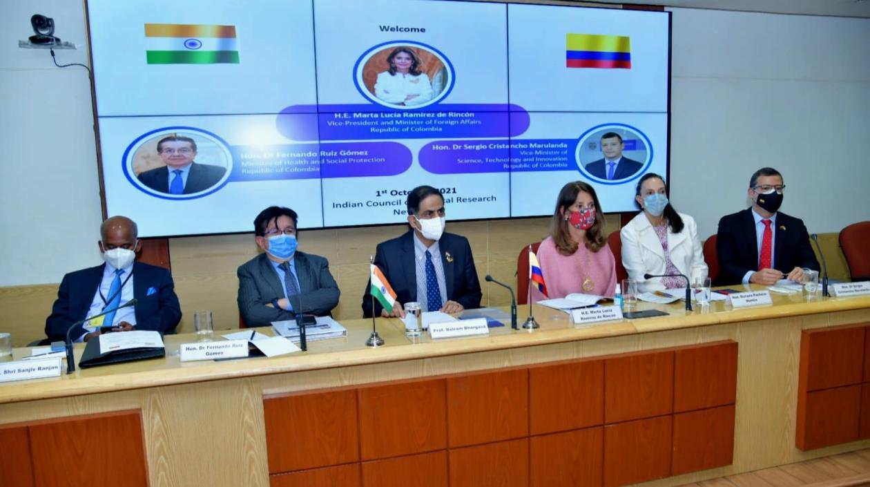 El Ministro de Salud y la Vicepresidenta en la India.