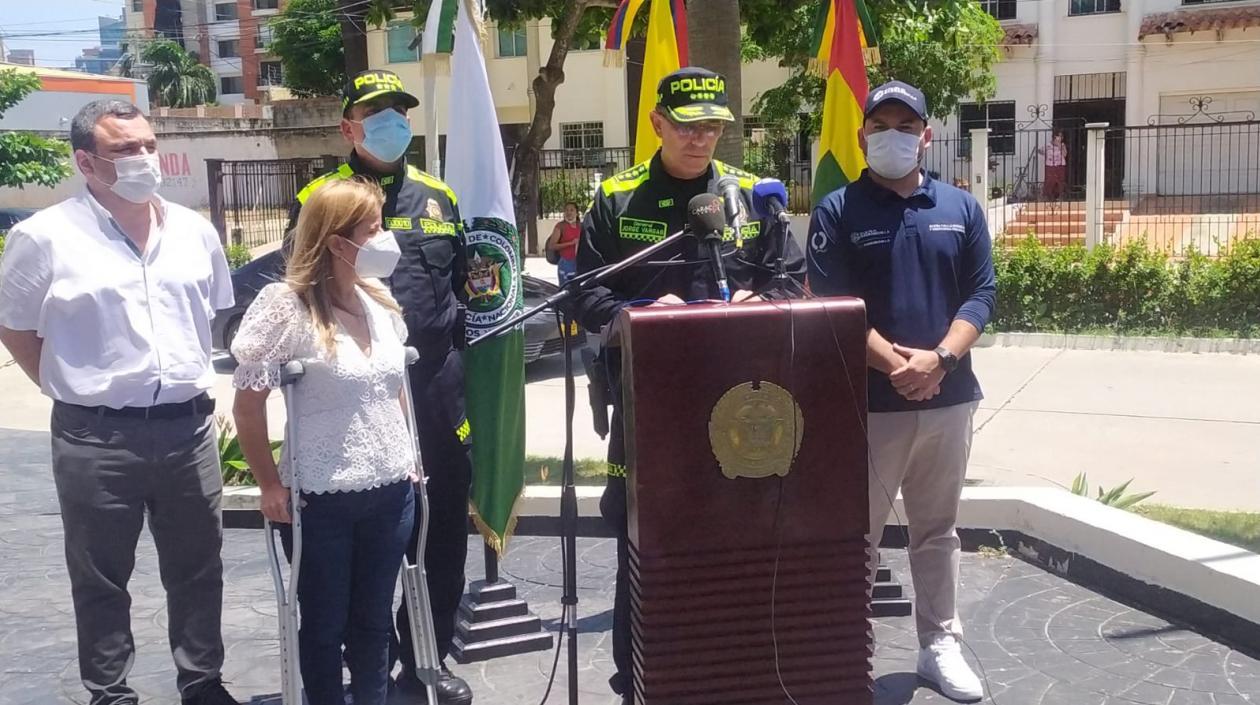 General Jorge Luis Vargas y la Gobernadora del Atlántico, Elsa Noguera. 