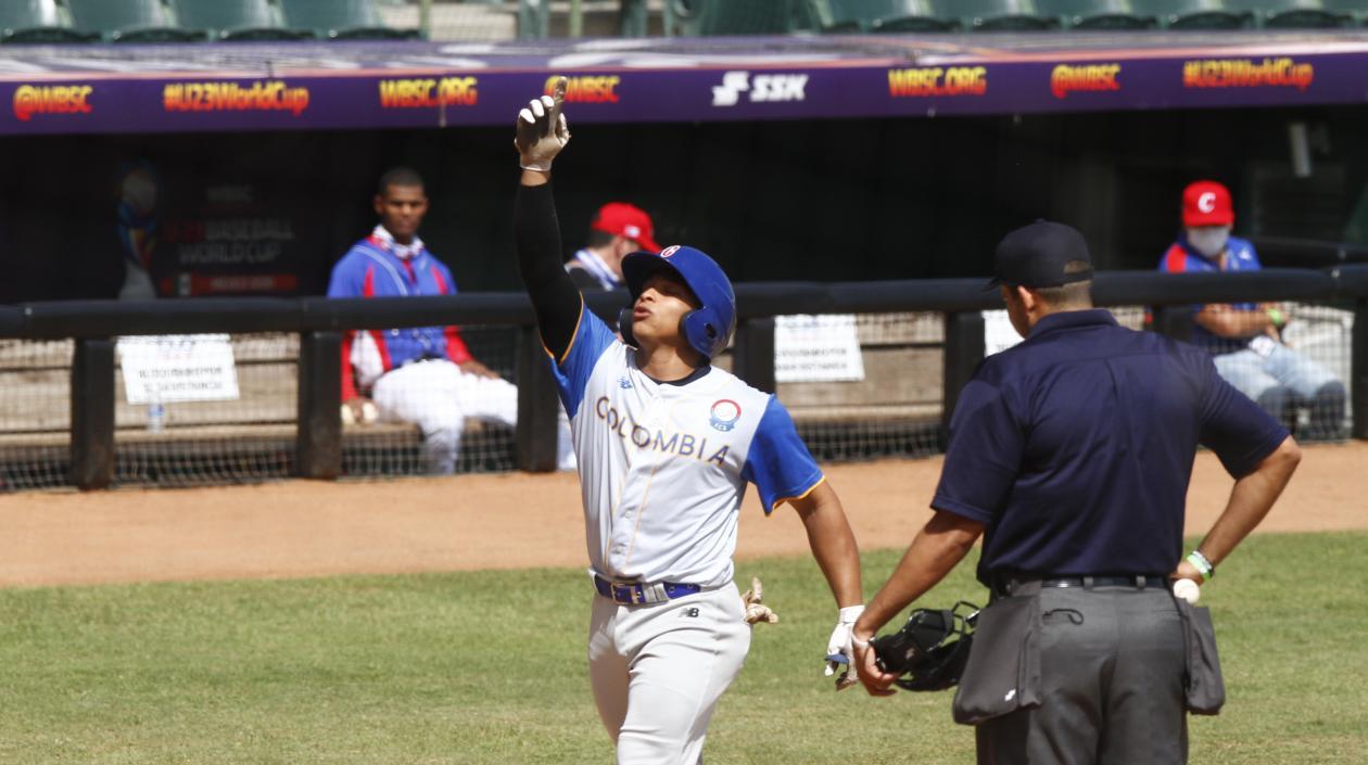 Gustavo Campero le conectó un cuadrangular a Cuba durante el torneo. 