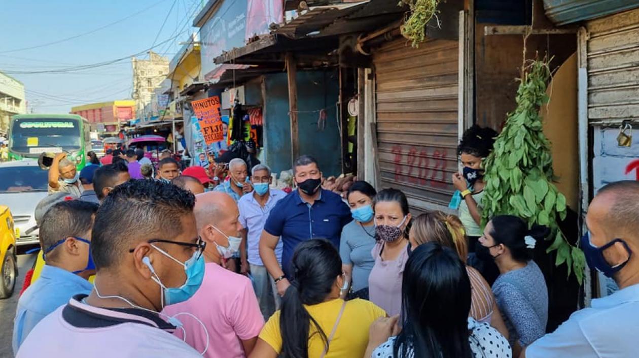 Reunión de Asovendedores para organizar la jornada del martes.