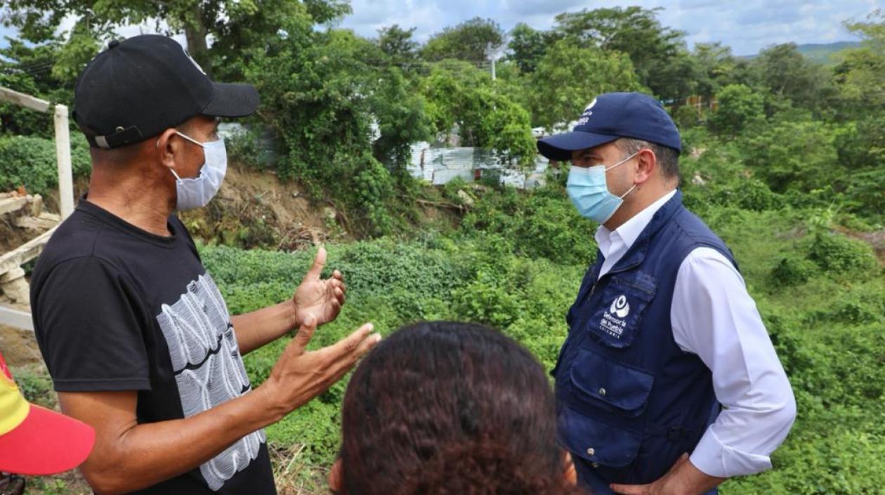 El Defensor del Pueblo escucha las quejas de los ciudadanos de El Carmen de Bolívar.