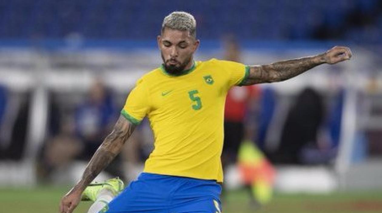 El volante Douglas Luiz.