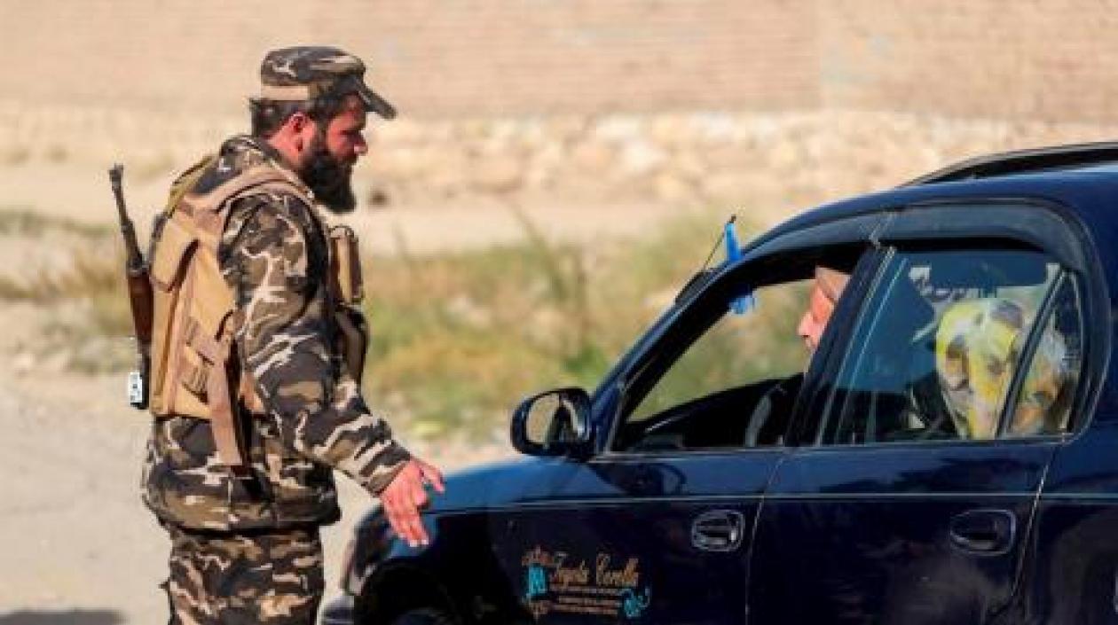 Un soldado del régimen talibán en un operativo de seguridad.