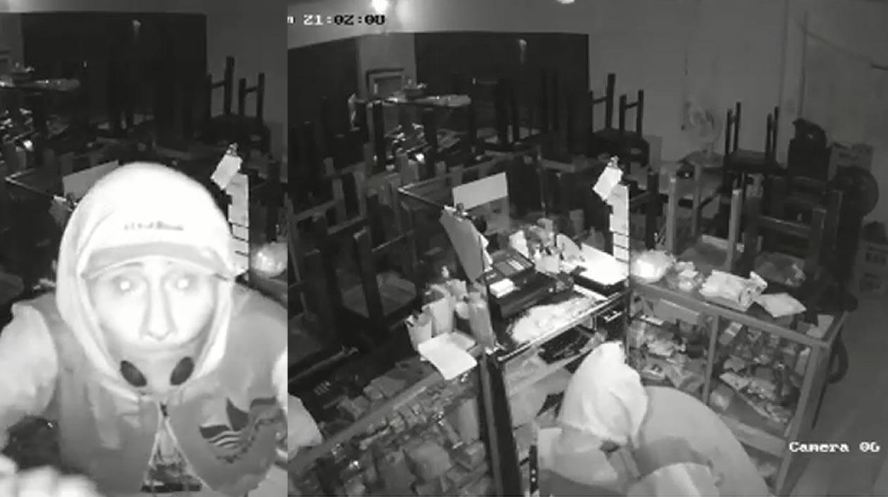 El ladrón robando en el restaurante. 