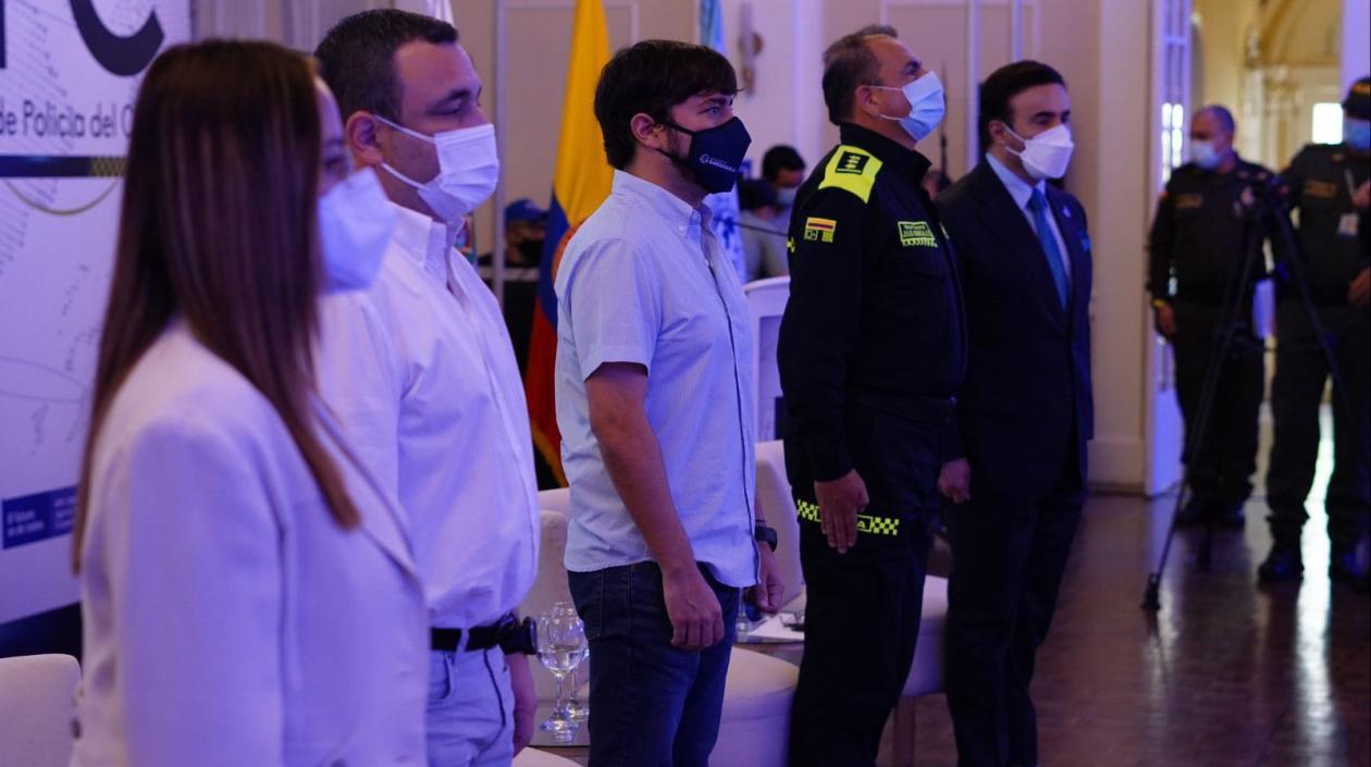 El Alcalde de Barranquilla, Jaime Pumarejo (centro).