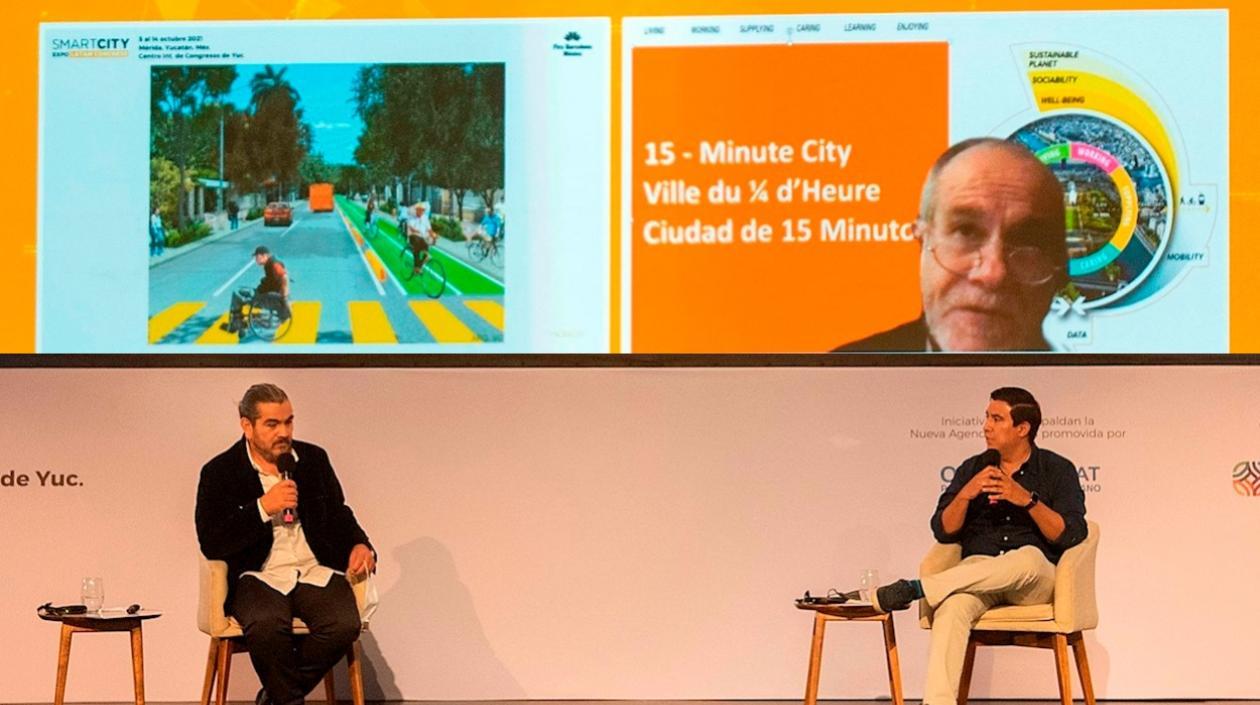  El director de la cátedra Emprendimiento, Territorio, Innovación en la Universidad Soborna de París, Carlos Moreno (d-arriba), habla hoy durante su participación en el Smart City Latam Congress en la ciudad de Mérida, estado de Yucatán (México).