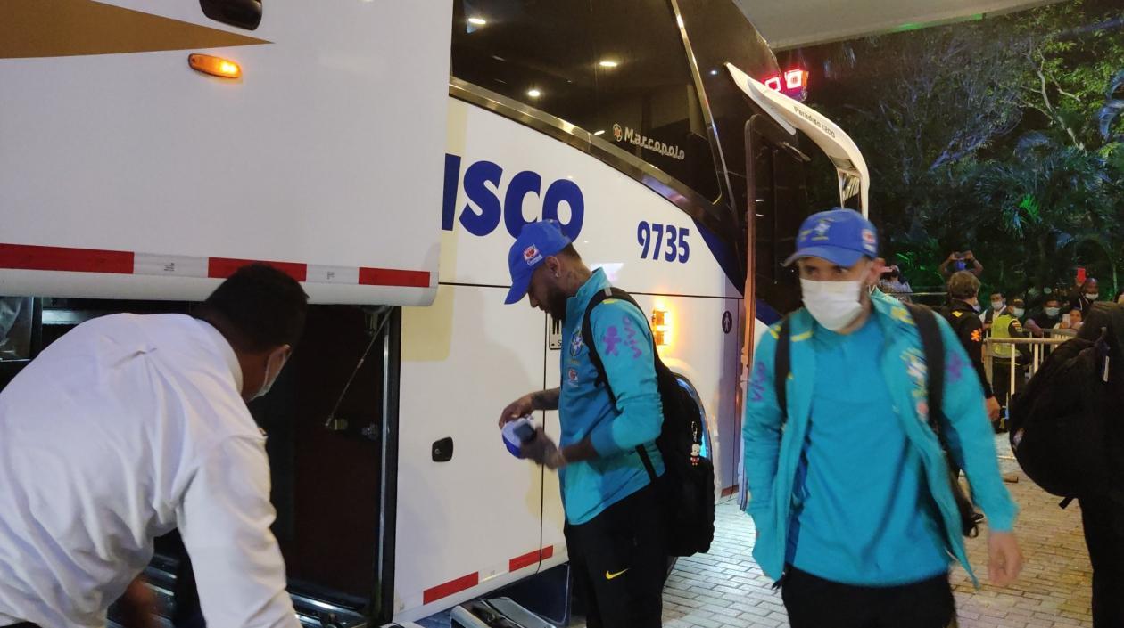 Neymar Jr. a su llegada al hotel en Barranquilla.