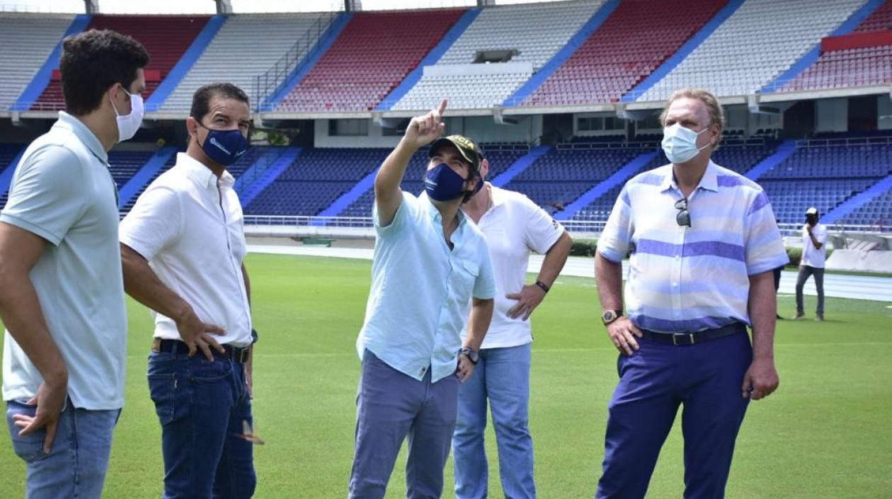 Jaime Pumarejo, alcalde de Barranquilla, en una visita al Metropolitano. 