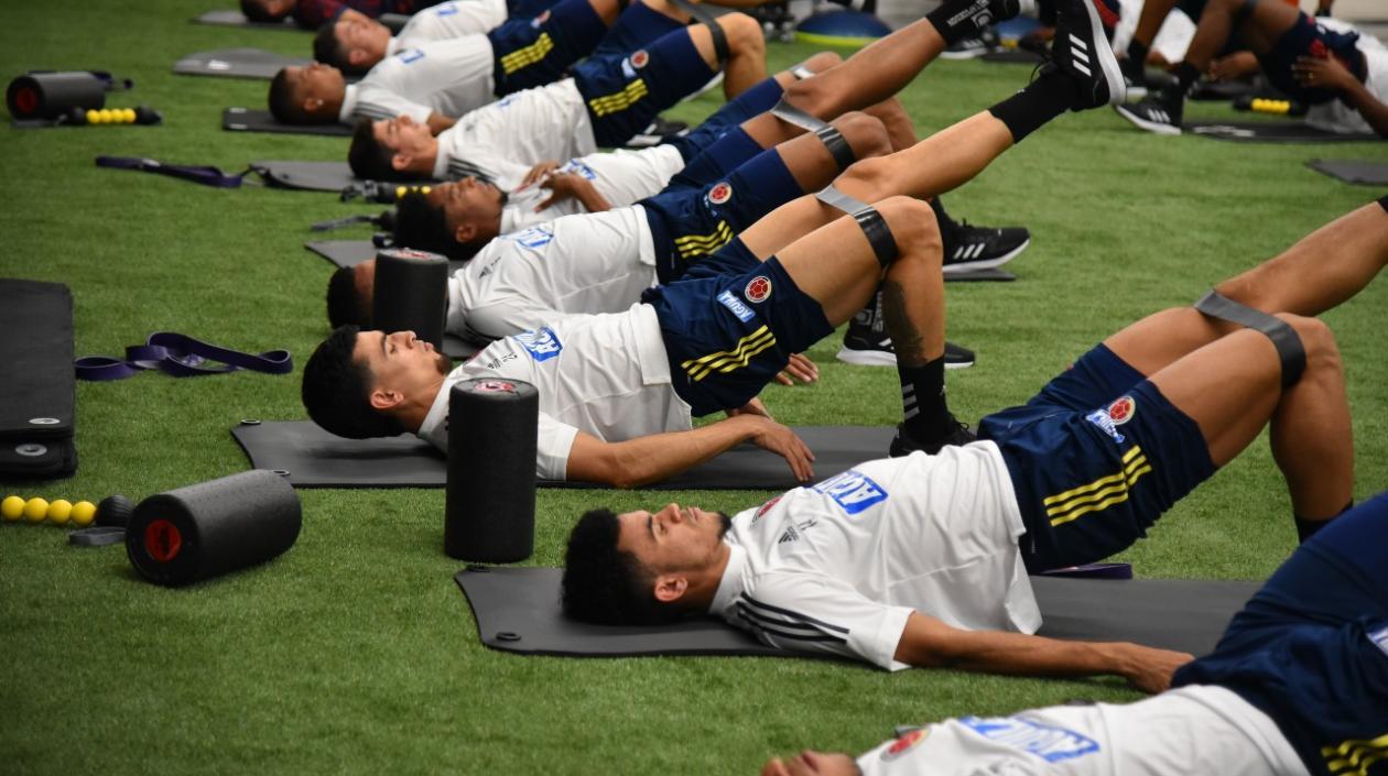 Luis Díaz hace recuperación con el resto de sus compañeros. 