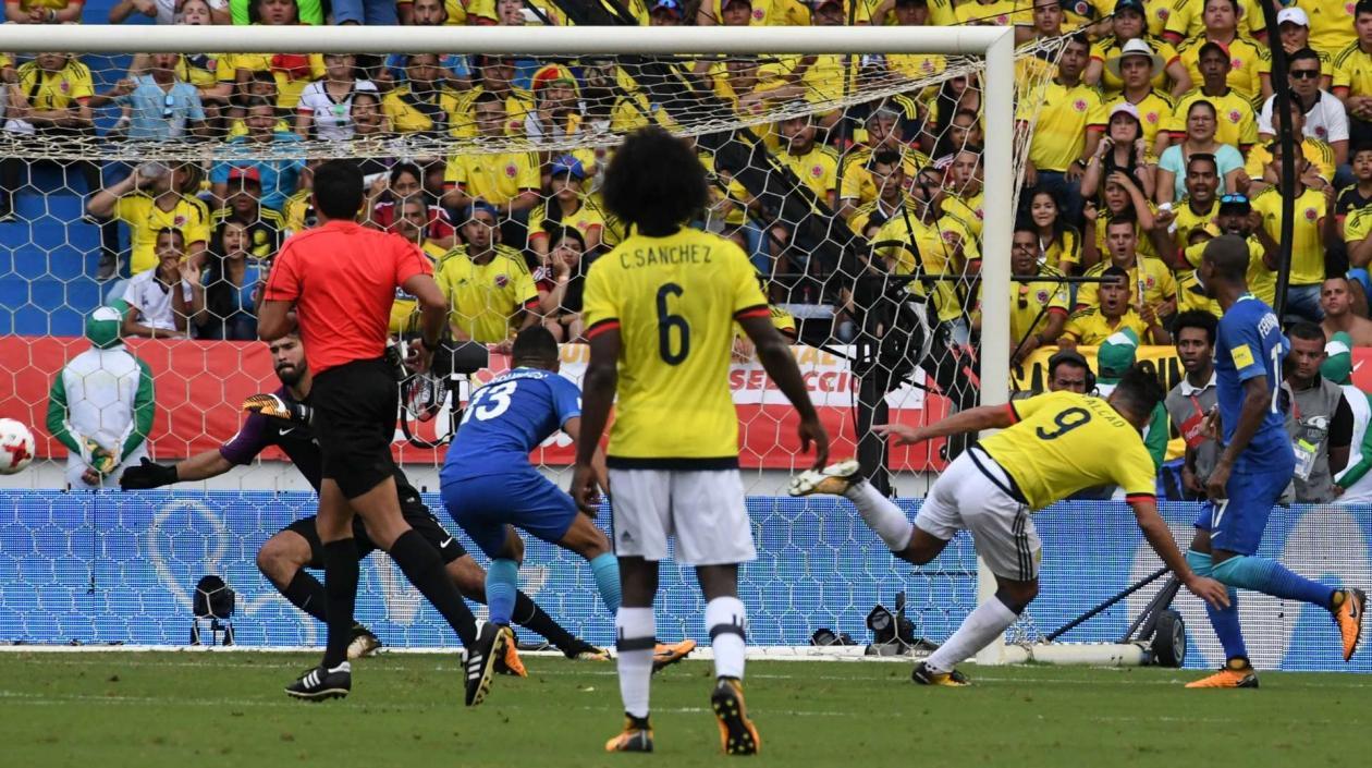 Momento del gol de Falcao García. 