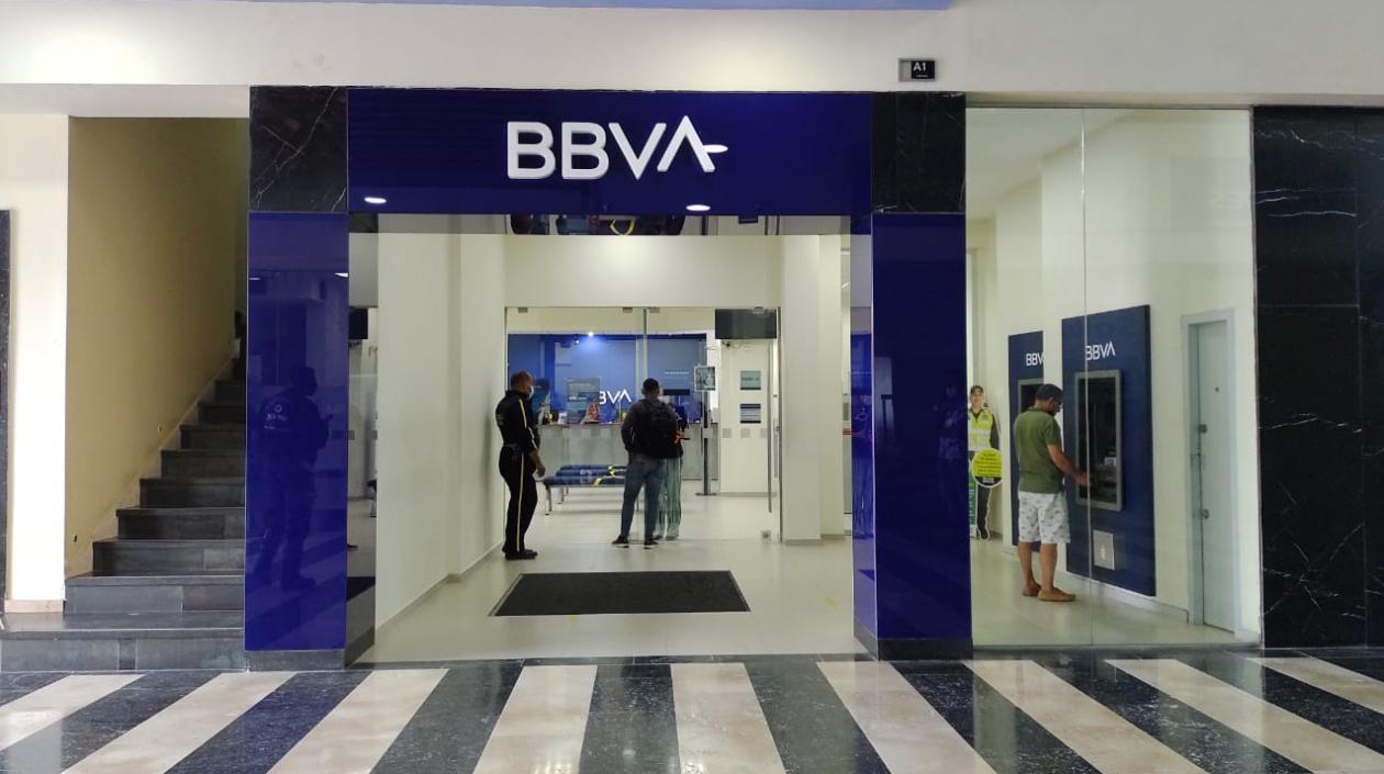 El banco al que llegaron los delincuentes. 