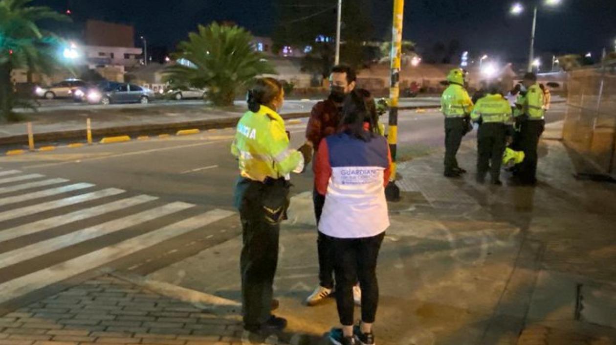 Anoche la Policía controlando los disturbios.