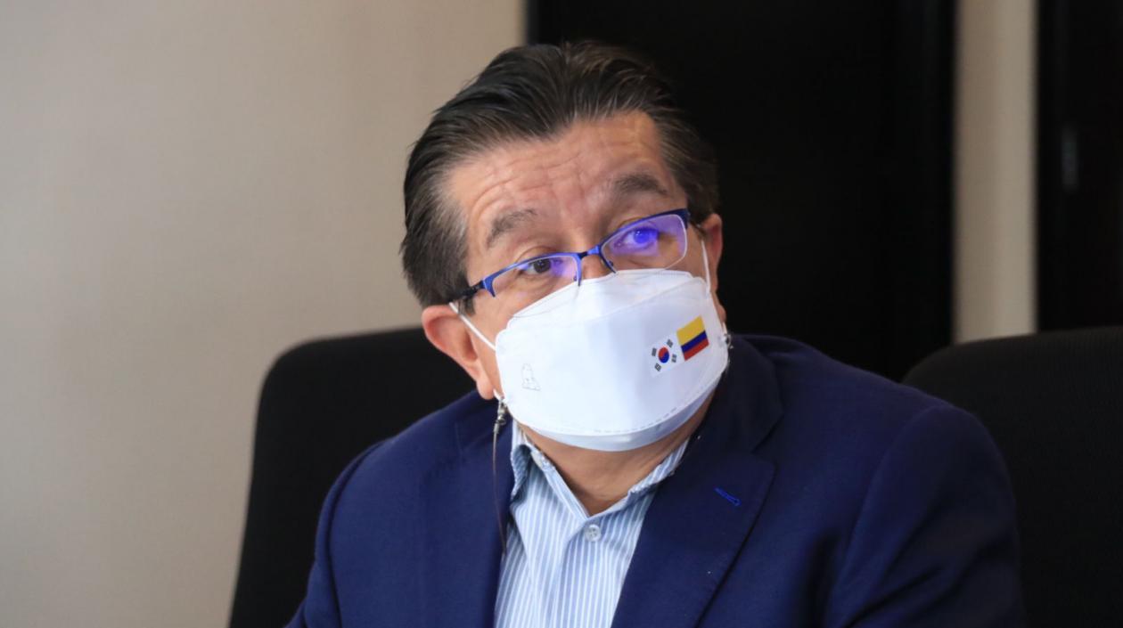 El ministro de Salud, Fernando Ruiz.