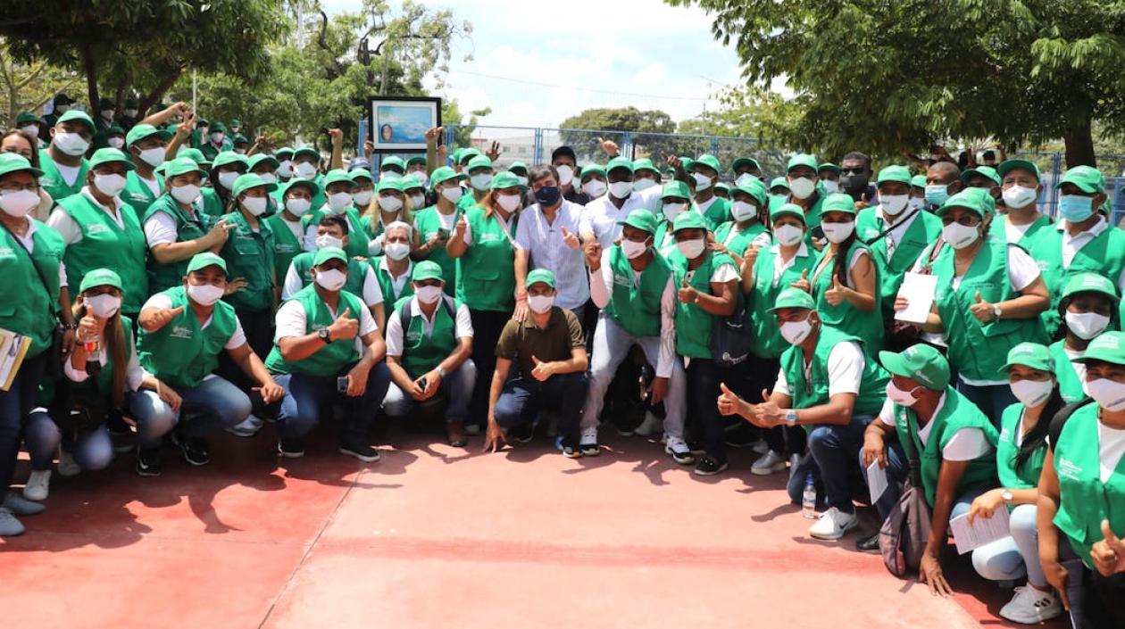 El Alcalde Jaime Pumarejo con representantes de las OAC.