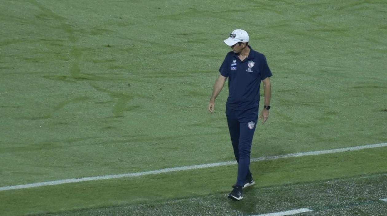 Arturo Reyes, DT del Junior.