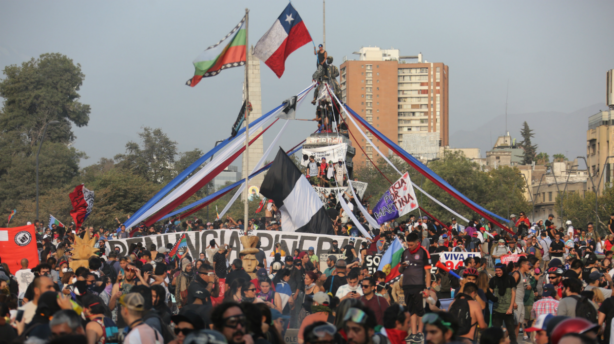 Chilenos protestan en las calles. 