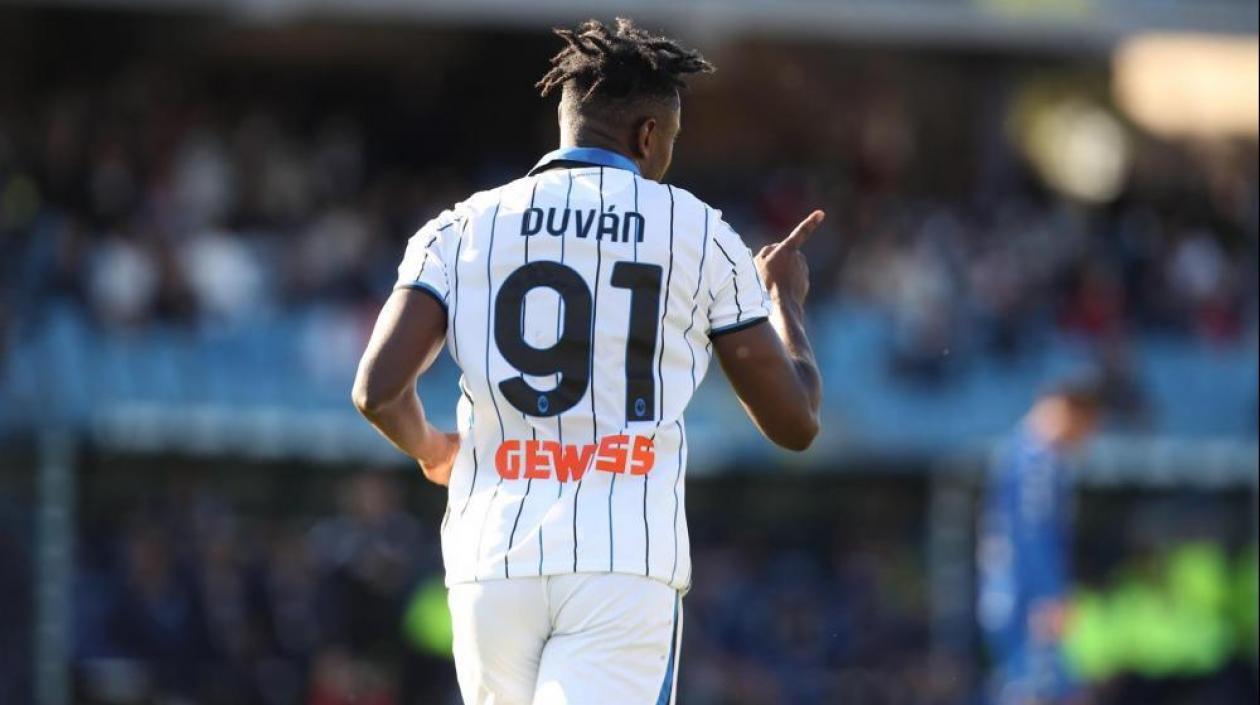 Duván Zapata celebra su gol 100. 