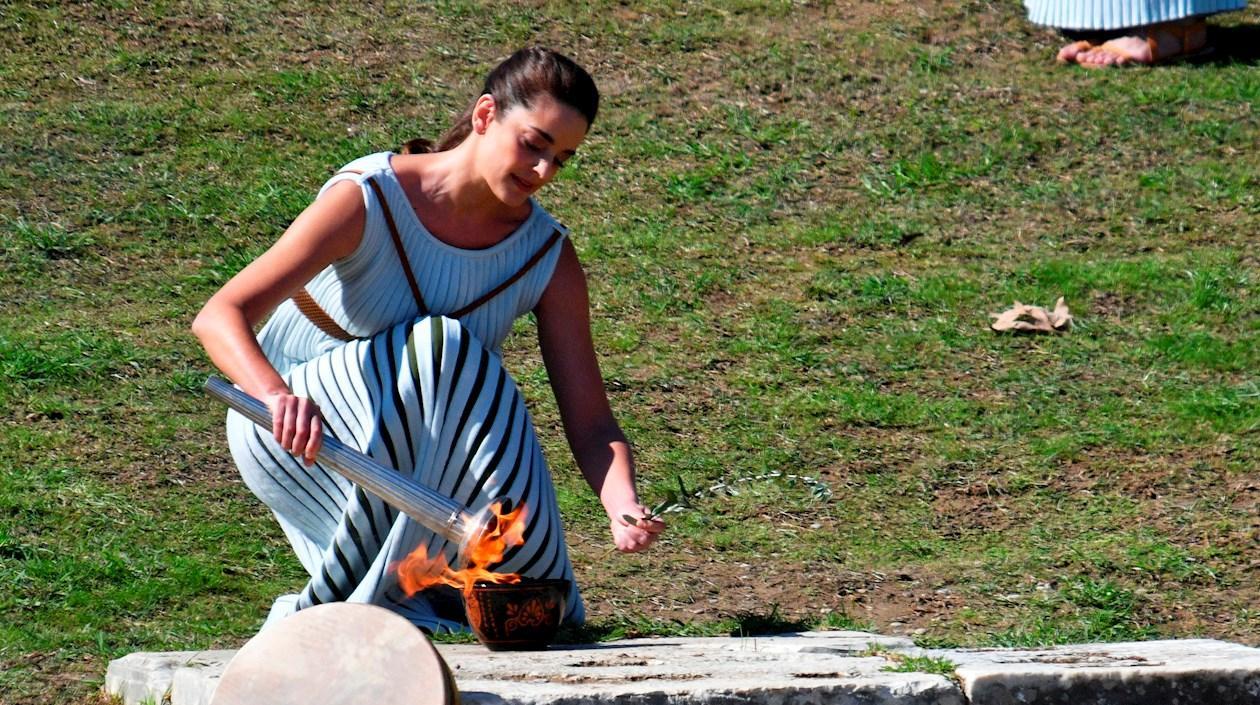 La llama olímpica de los Juegos de Invierno de Pekín 2022, que se celebrarán del 4 al 20 de febrero, se encendió en Olimpia (Grecia) 