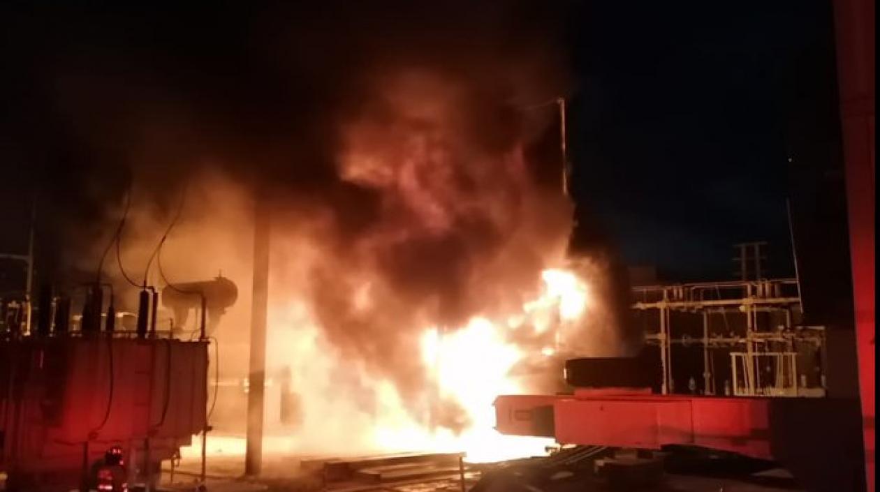 Incendio en la subestación eléctrica en el barrio El Silencio.