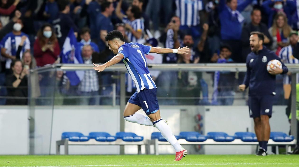 Luis Díaz celebra su gol ante el Milán. 