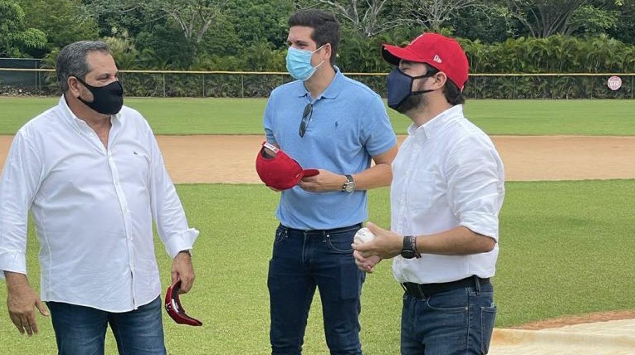 Junior Noboa (izquierda) y el Alcalde Jaime Pumarejo.