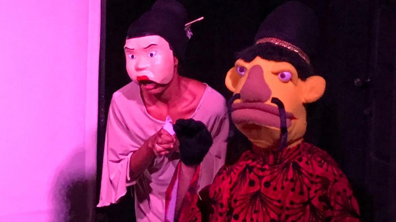 El espectáculo del grupo Camach es un verdadero despliegue de talentos. 