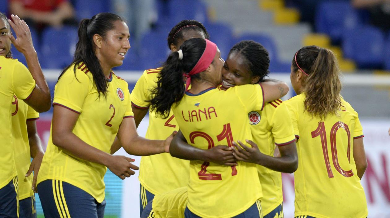 Linda Caicedo festeja el primer tanto. 